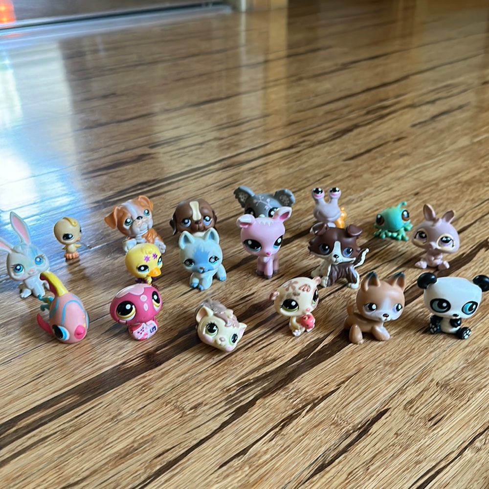 18 little pet shops